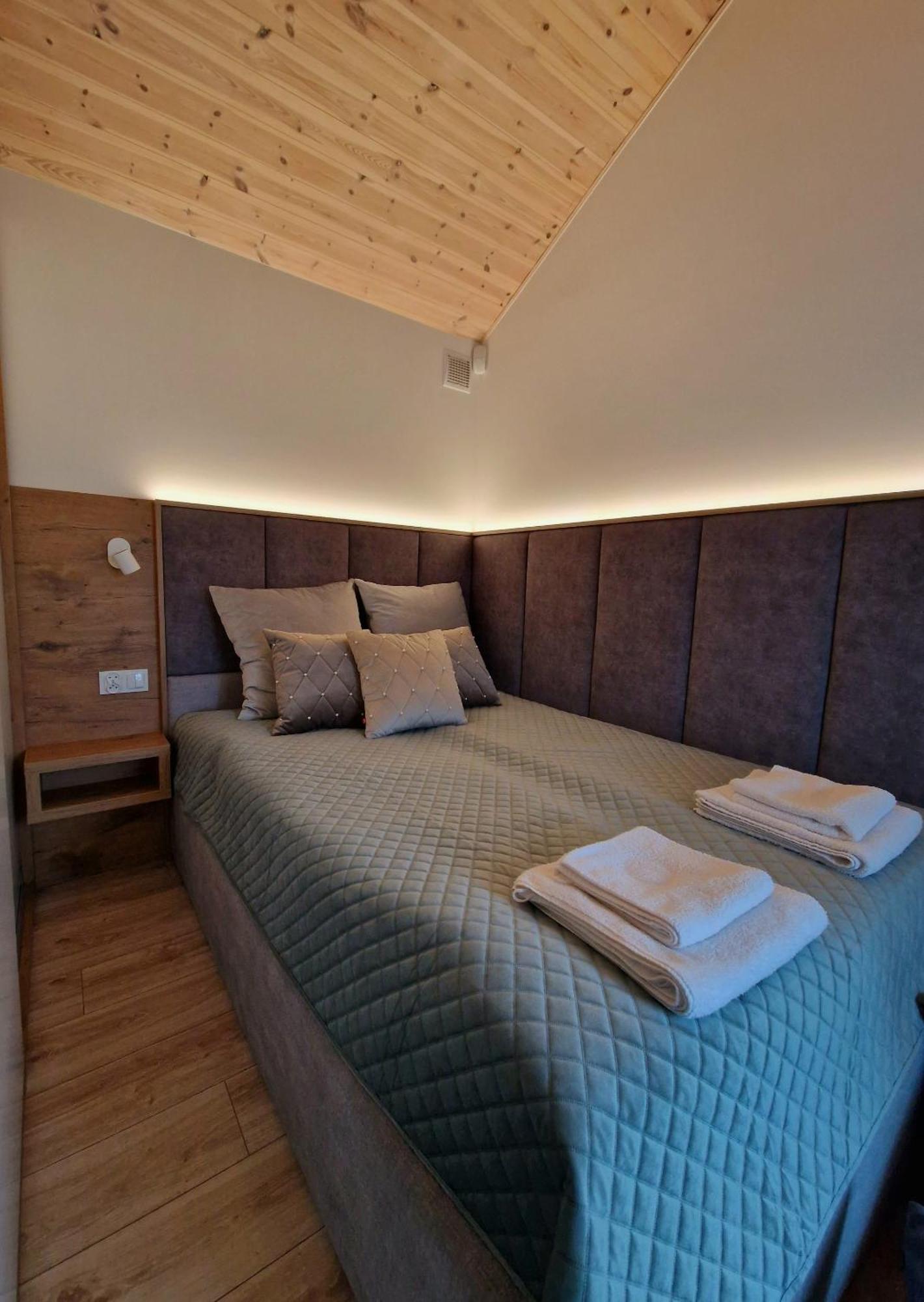 Nowe Domki Deluxe Z Widokiem Na Zatoke Z Basenem I Sauna Oslonino ภายนอก รูปภาพ
