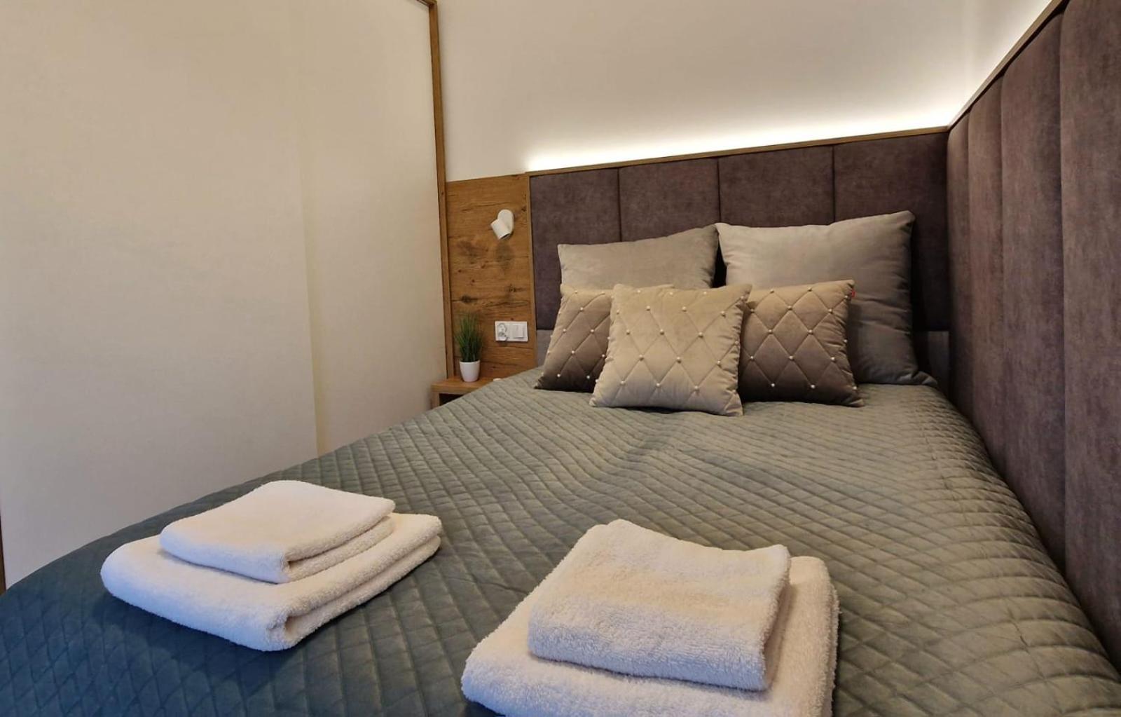 Nowe Domki Deluxe Z Widokiem Na Zatoke Z Basenem I Sauna Oslonino ภายนอก รูปภาพ
