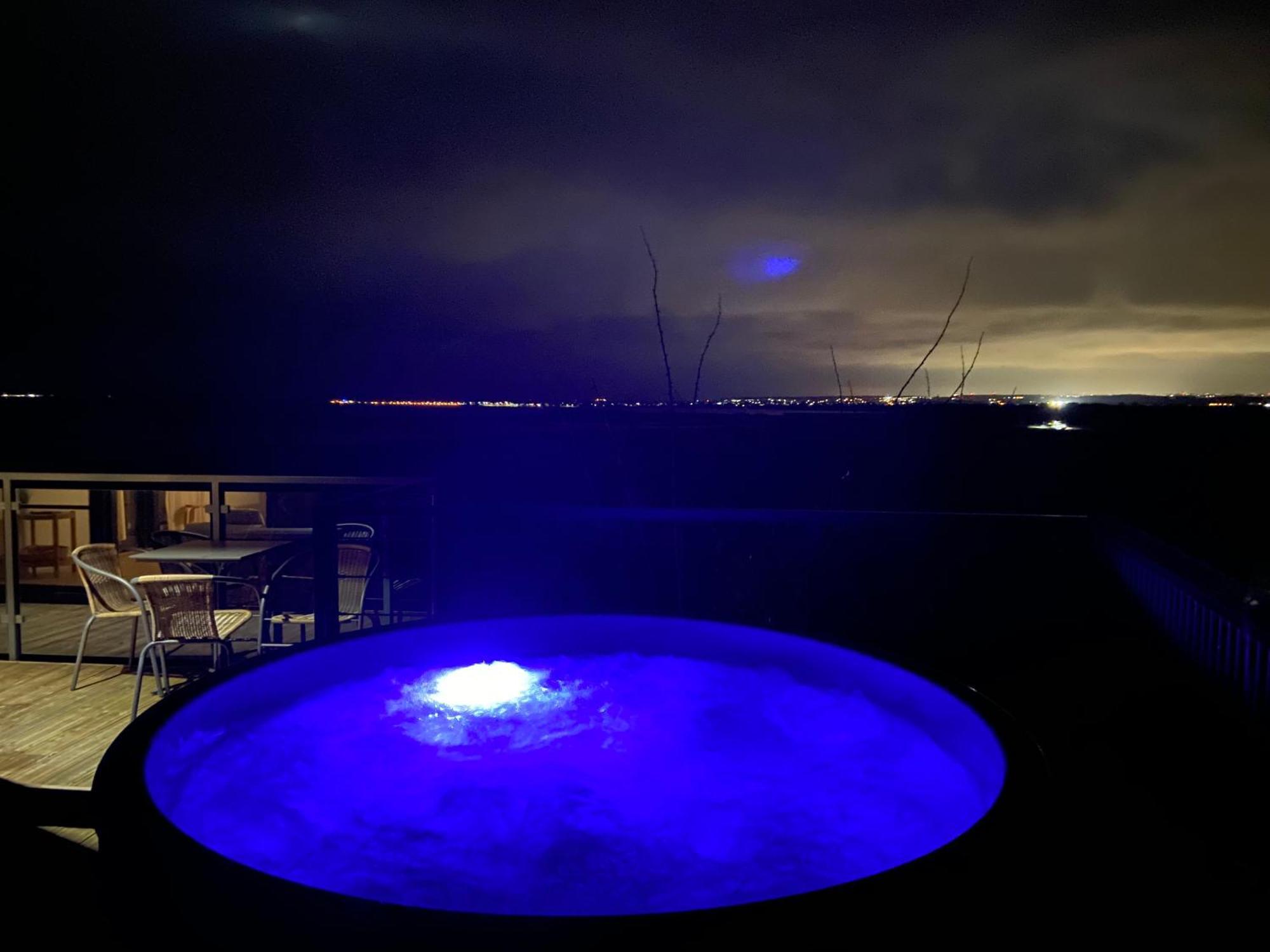 Nowe Domki Deluxe Z Widokiem Na Zatoke Z Basenem I Sauna Oslonino ภายนอก รูปภาพ